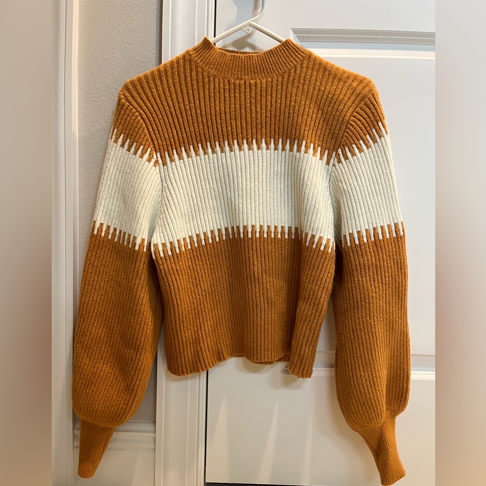 Colorblock sweater. Size M.
